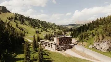 Alex Moling Hotel Boe 100