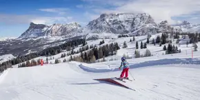 Hotel umgeben von Natur auf den Skipisten der Sellaronda